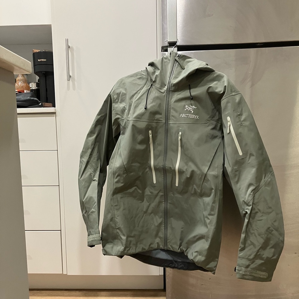 Arc’teryx Alpha Sv size medium forage green 2022